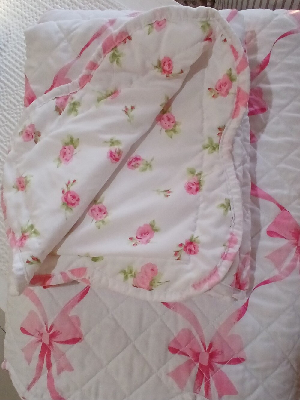 Modern Heirloom Full/Queen Pink Sweet Bows Quilt & 2 Shams Set